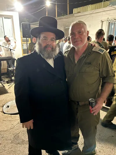 Rabbi Katz Visits Israel Army Bases & Hospital